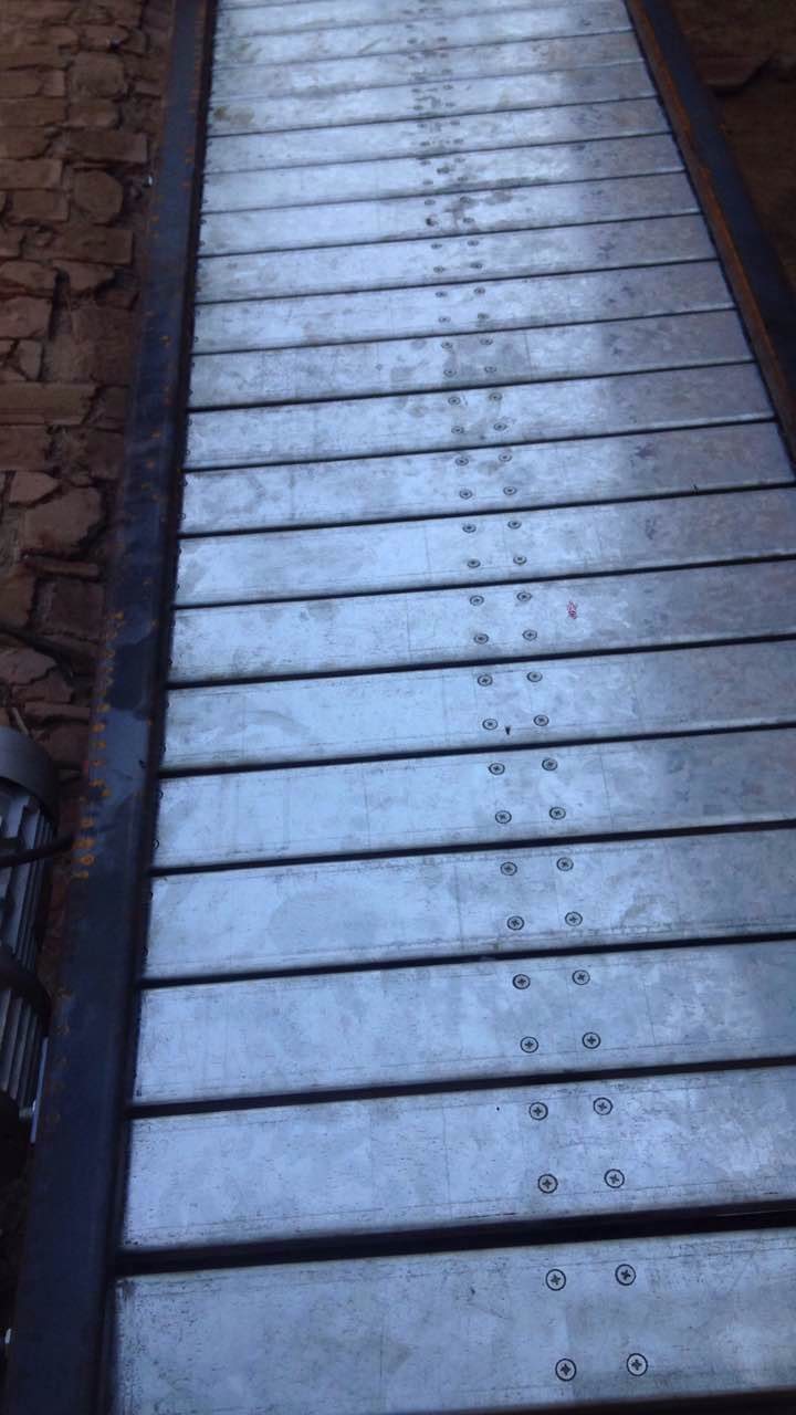 碳鋼板鏈輸送機