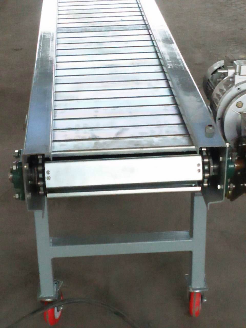 重型板鏈輸送機